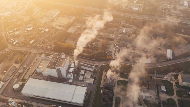 Impacto Ambiental da IA: Emissões de Carbono na Big Tech
