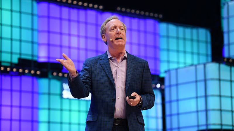 Presidente da Microsoft alerta sobre impacto social da IA