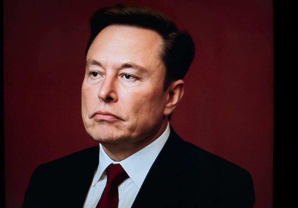 Elon Musk Propõe Substituir Dólares por Massa e Energia