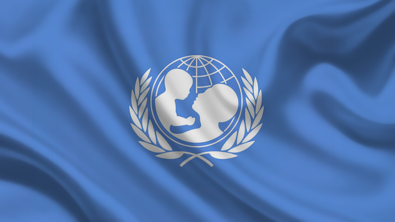 Crianças Adotam IA Três Vezes Mais Rápido que Adultos, Diz UNICEF