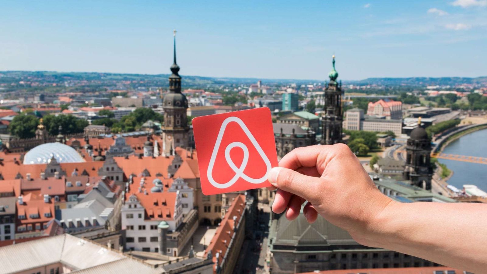 Airbnb lança busca por IA e reforça recursos sociais