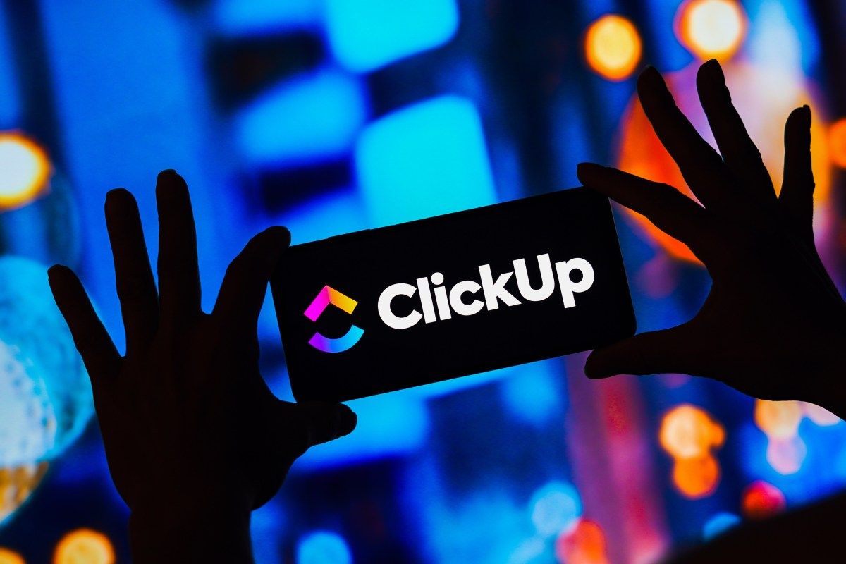 O que a demissão em massa da ClickUp nos diz sobre o futuro do trabalho