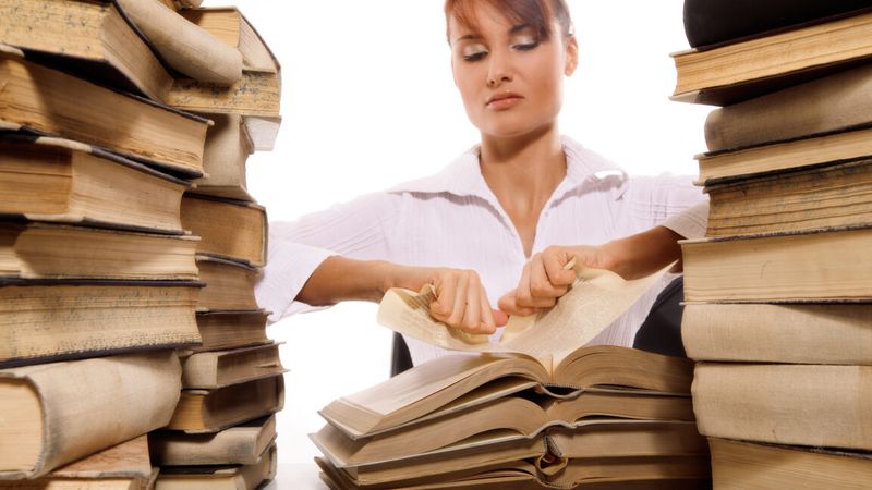 Amazon Destrói Livros Raros para Treinar IA: Revelação Chocante