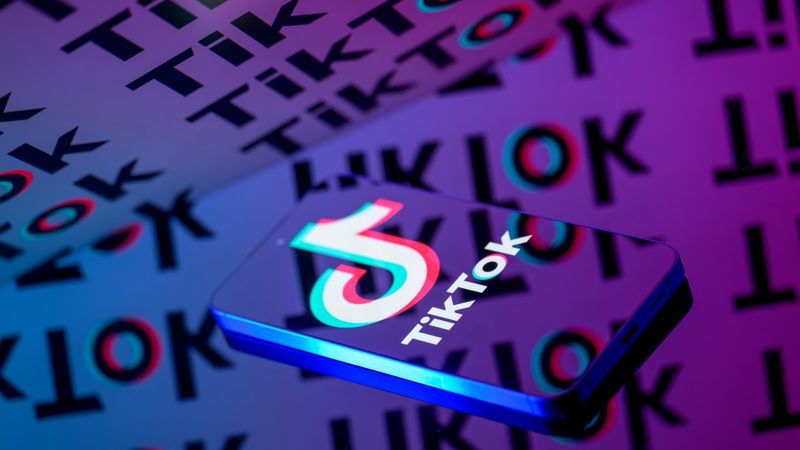 Universal Music e TikTok renovam parceria para combater músicas geradas por IA sem autorização