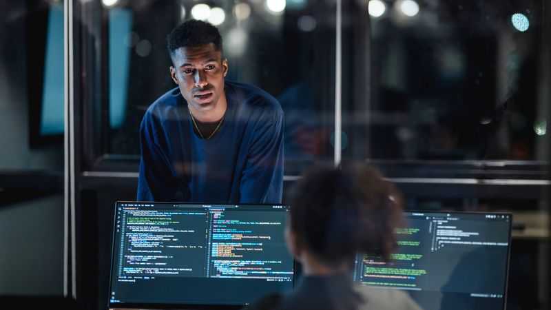 Impacto da IA nas Demissões: 99% dos CEOs se Preparam